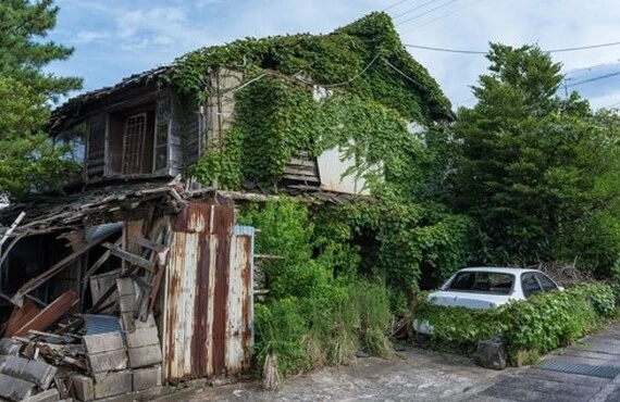 【2026年最新】寝屋川市で「空き家税」が可決！売却価格への影響は？空き家をお持ちの方が今考えるべきこと｜寝屋川市で家を売るなら株式会社エヌホームへお気軽にご相談ください。